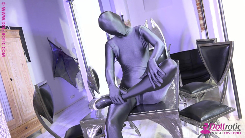 Dollrotic: Trasformazione della bambola zentai