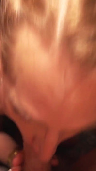 Vidéo Complète - Deux Filles Sucent Une Bite