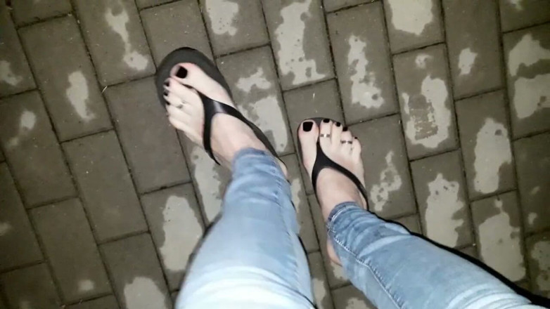 Heelex: Crossdresser sục cu ở nơi công cộng