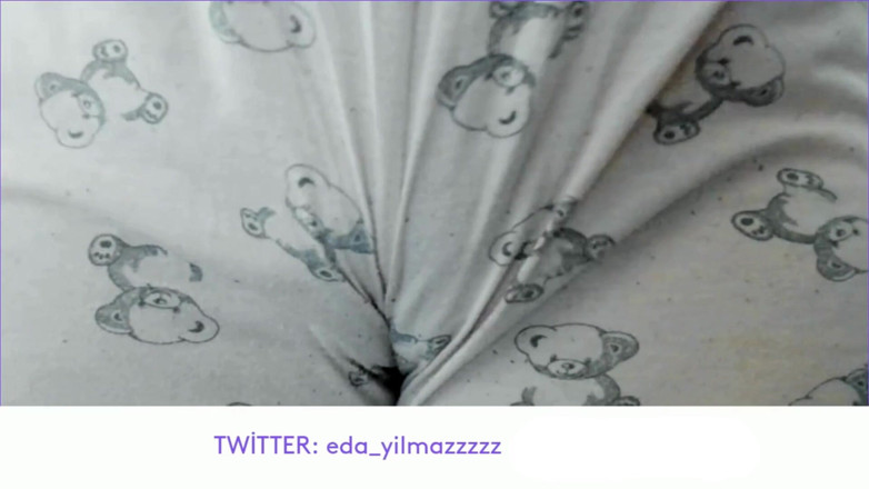 bigass_sexy_bigboobs: CAMELTOE- COÑO HINCHADO- MASTURBARSE CON PIJAMA