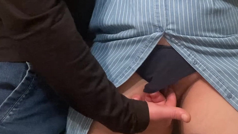 Niki studio: Omg! Незнайомець треться своїм членом об мене і пестить мою пизду в метро!