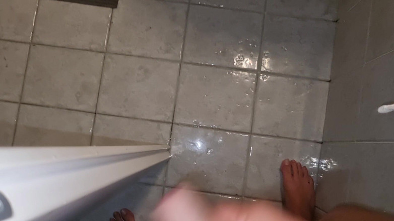 Alexander Audran: Przyjaciel pod prysznicem 1 Mój kutas nie mógł się oprzeć - jęki...