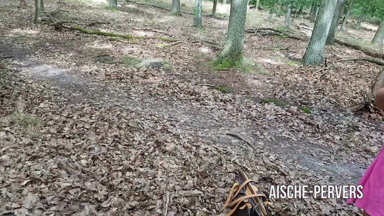 Aische Pervers: Гаряча і збуджена повія бере свого чоловіка в ліс трахатися