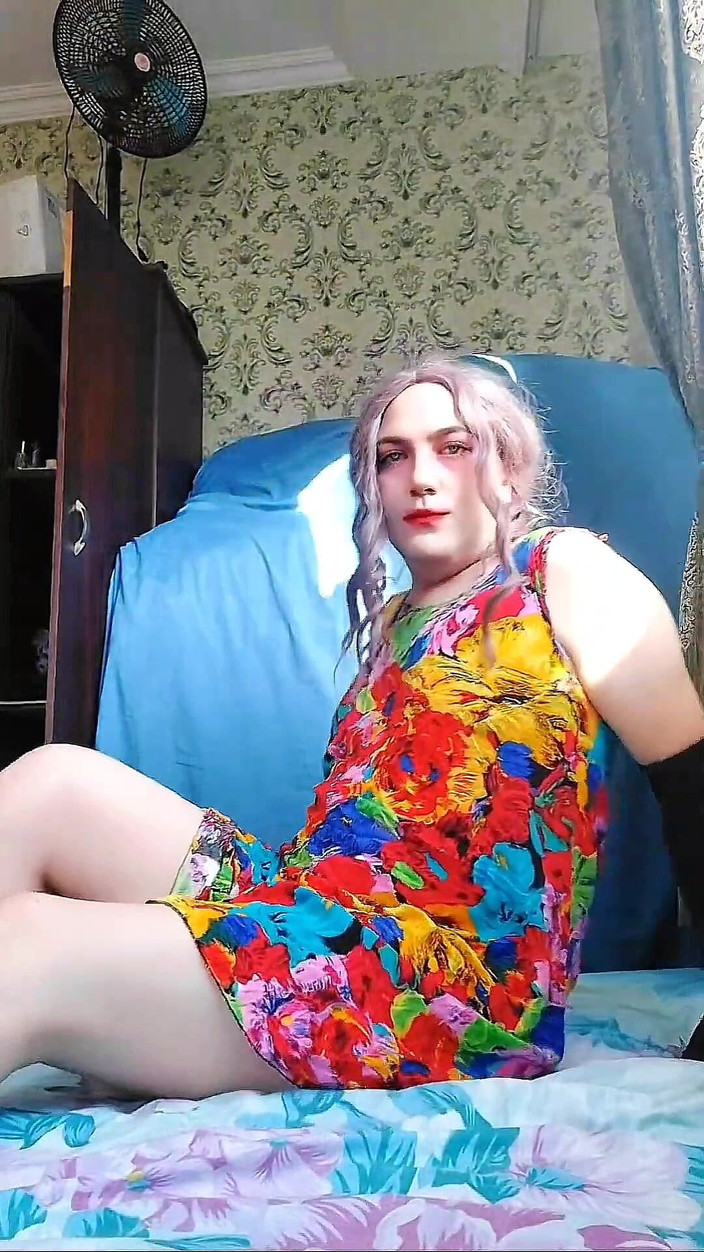 Kitty_Cross: Flerul fabulos: Cur Ultimate Crossdresser Dress Spectacol! Travestit Kitty