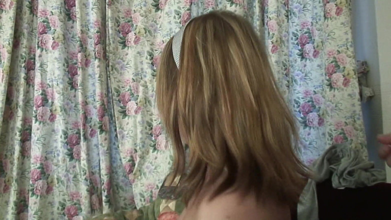 Adult Deluxe: Rus tatlı kız büyük bir yarakla sikişiyor