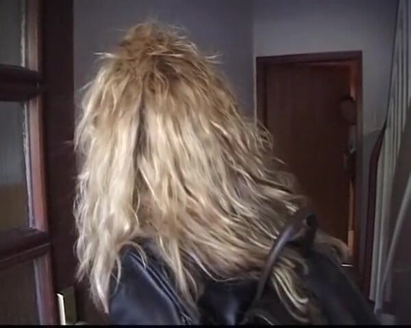 German's MILF: 巨乳のドイツ人継母がおっぱいに大きな射精