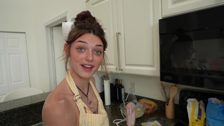 Teen StepSis: Üvey kız kardeş Daisy mutfakta seks yaparken sikime fışkırtıyor ve...