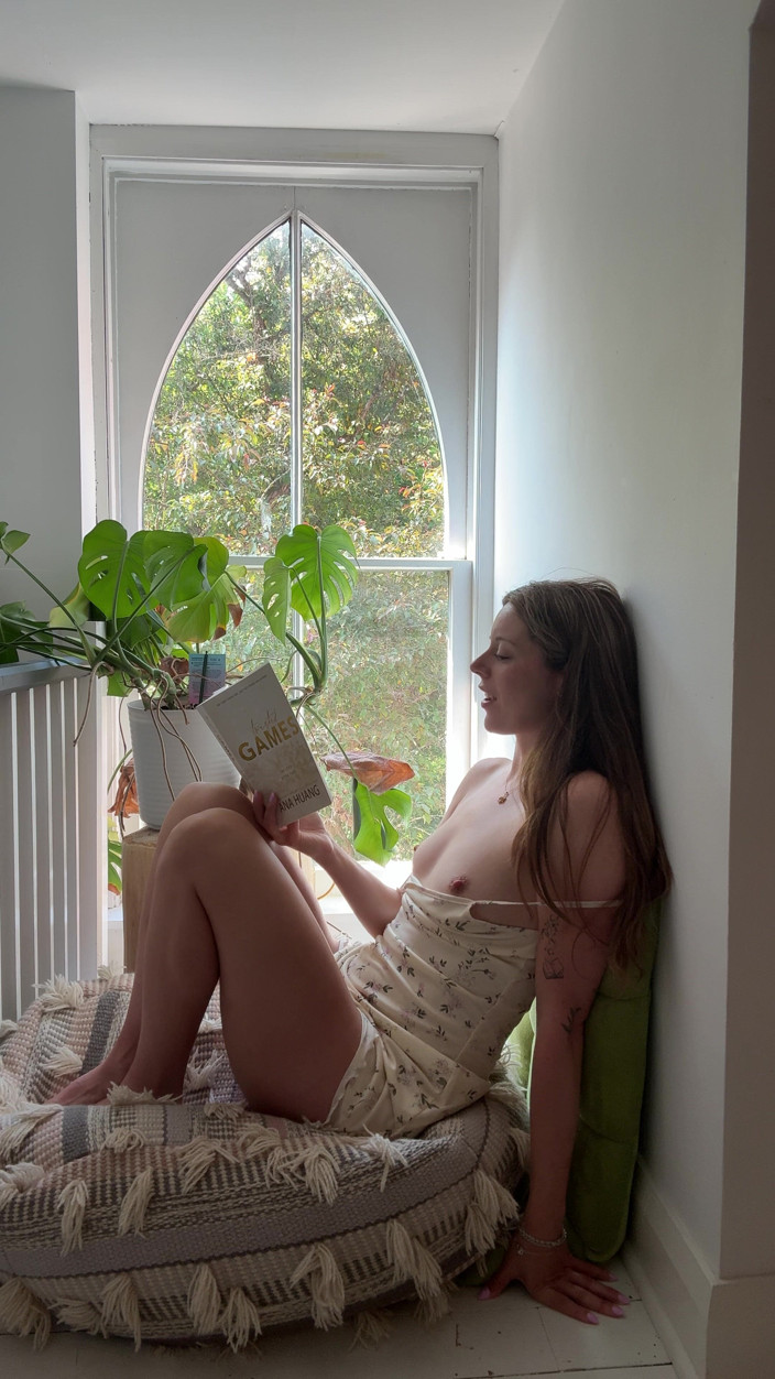 Nadia Foxx: Proberen te lezen terwijl je een orgasme tegenhoudt!