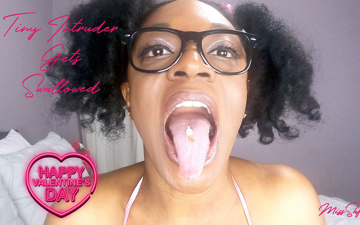 Miss-Safiya: Diminuta se traga