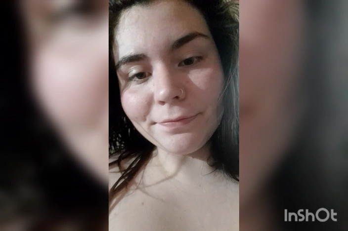 Chubby Sex Symbol: Sexy Obryně sedí na tvém obličeji