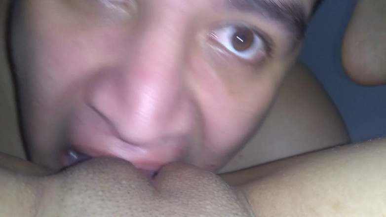AngyAmazon: Después de llegar de follar con su amigo, cornudo se...