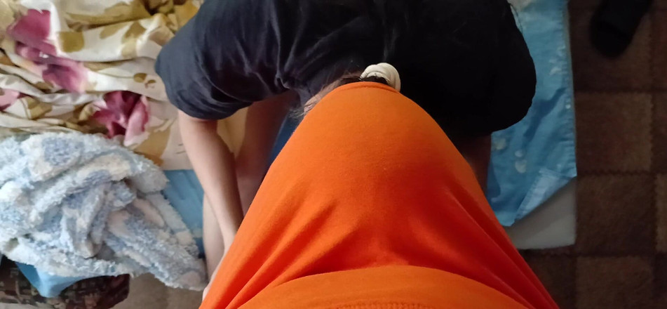 Lesbian-illusion: 我舔了我熟女继妹的阴户，这样她就不会告诉我的父母我抽烟了
