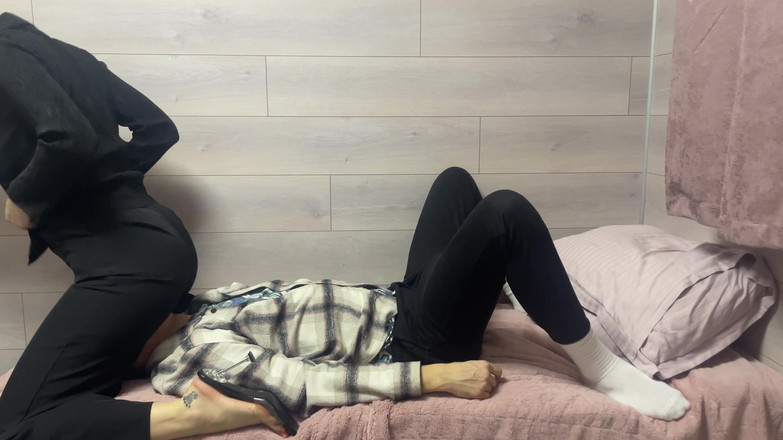 HotPrincessUA: Žena v control dry hump od blonďaté obchodnice v podpatcích