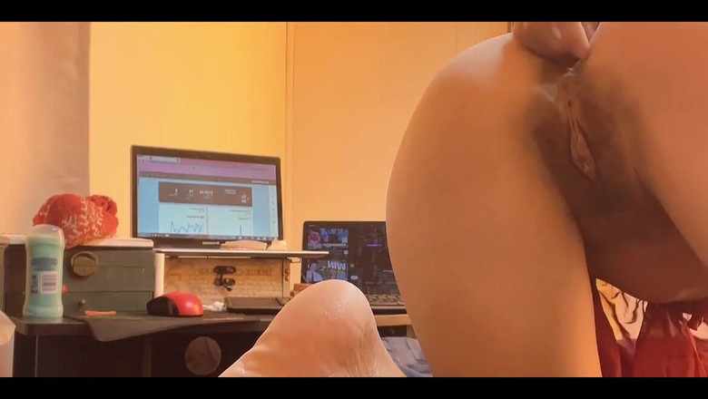 sweethanajapanese: Sexy japonská dívka s malou kundičkou v červeném stylu