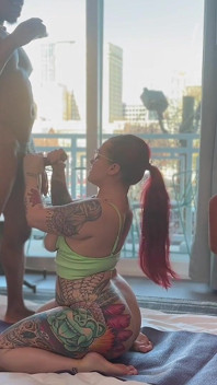 Bts - o altă sesiune de yoga? Santana Red