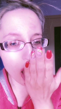 Asmr rode lippenstift en mini taart eten