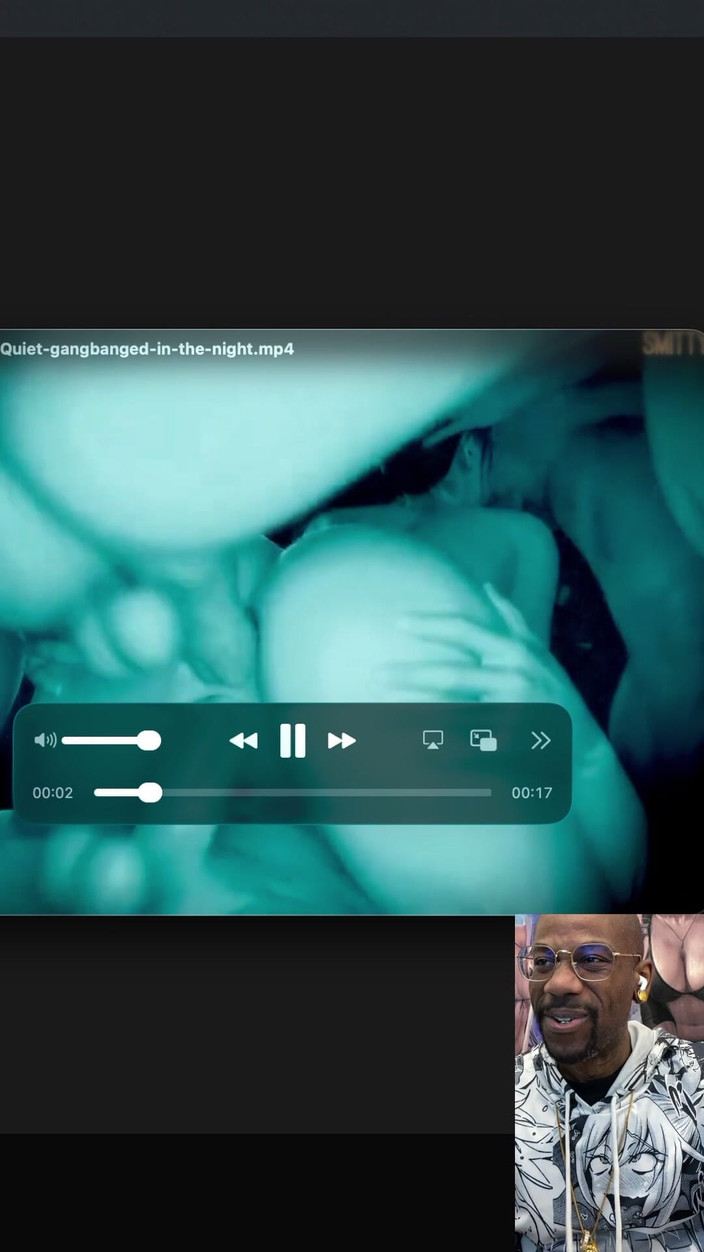 Good news media: 静かに、彼女のふしだらな穴のすべてにDPされて大きな音を立てています