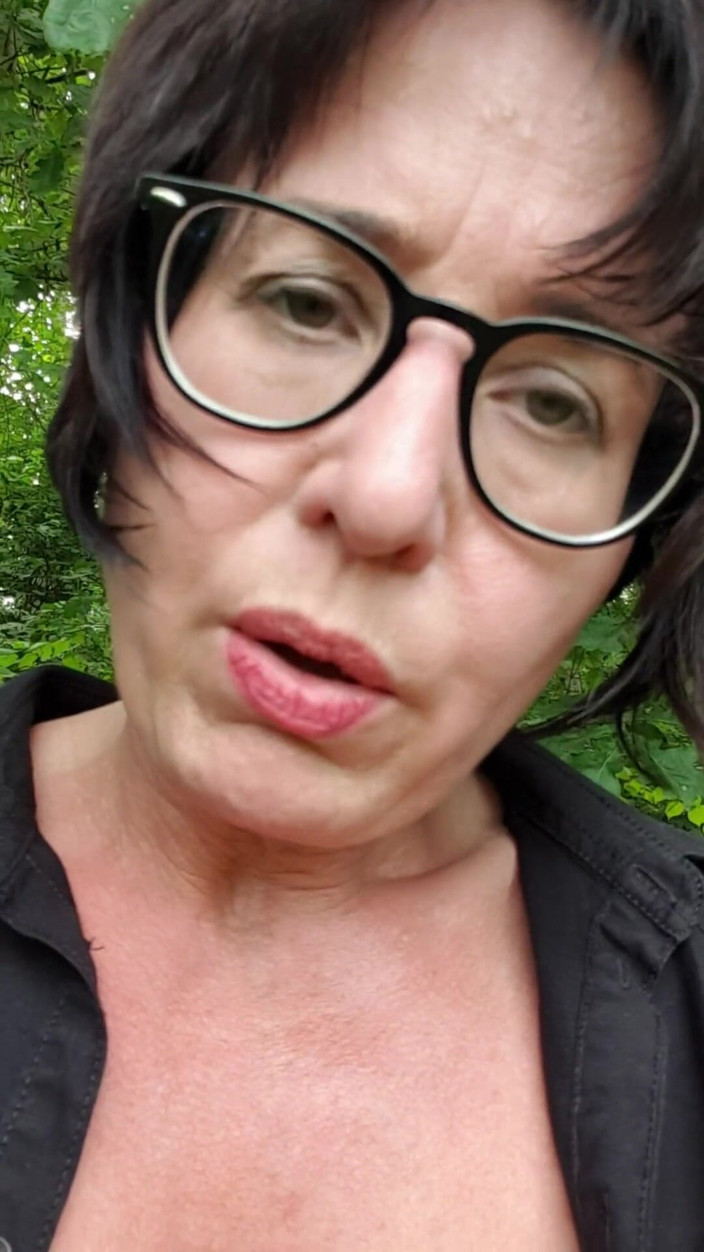JulieEroticDress: Schizzo e orgasmo con ortica