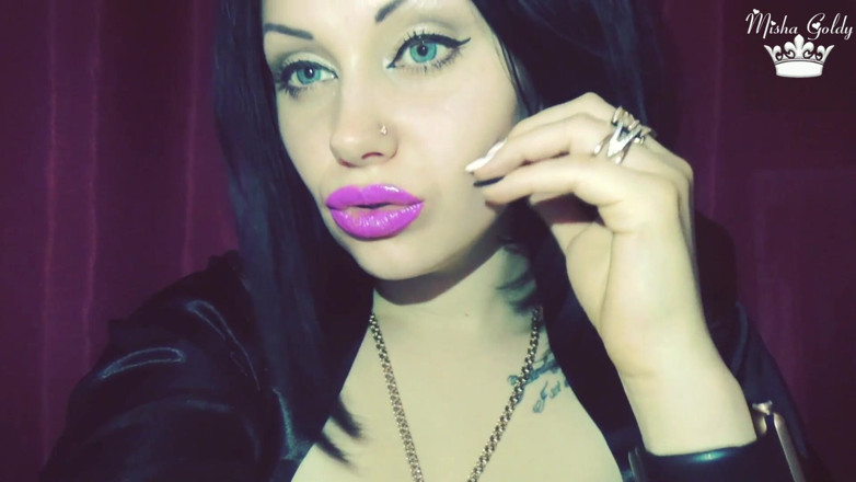 Goddess Misha Goldy: Labios brillantes púrpuras