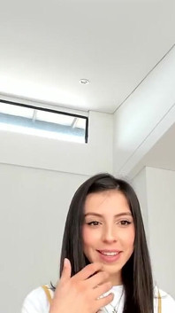 Hey Papi, wie sehe ich in diesem outfit aus? Ich will deine persönliche kleine hure sein, bring mir bei, wie man es ist