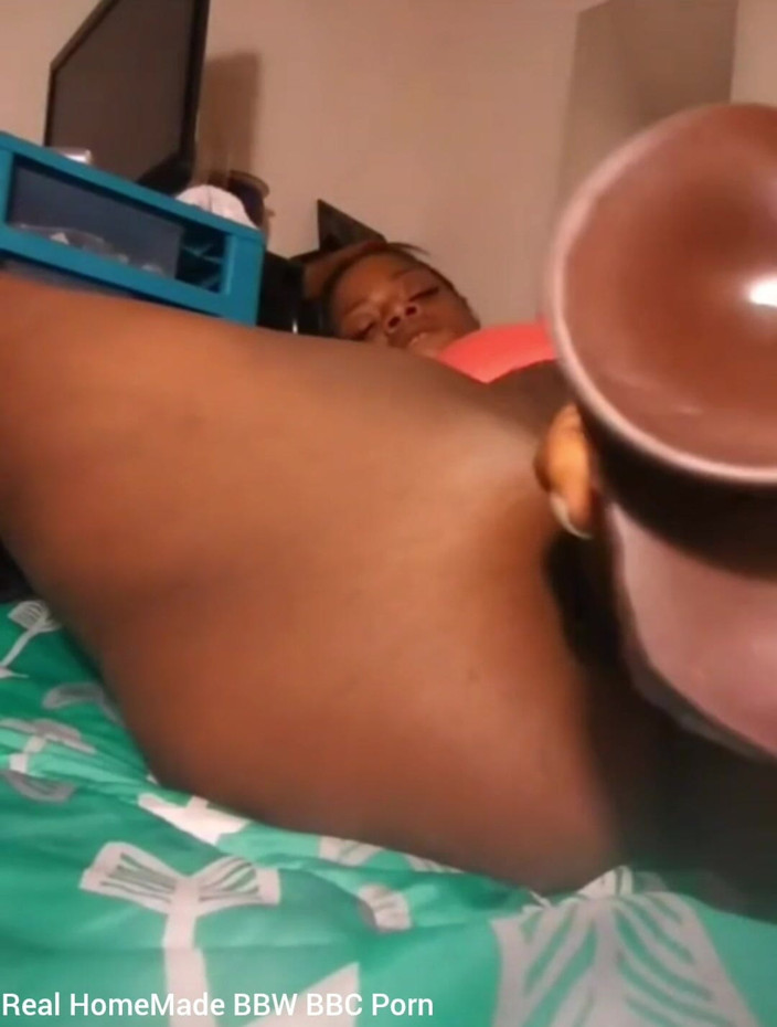 Super sexy ebony cuties: Sání mé obrovské dildo sólo anální masturbace