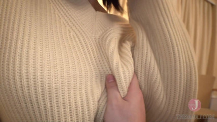 JAV Amateur: Smooth, puffy cunt! She climaxes when her plump clitoris is...