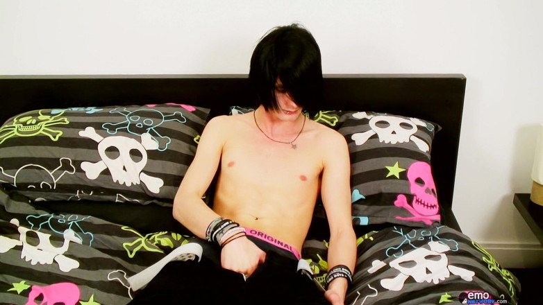 Homo Emo: Dutch Emo Boy Aiden Jacks His Tasty Dick!