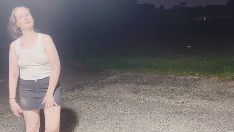 Thekookiejarxxx: Young White Girl Lost in the Hood Gets Fucked by...