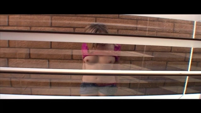 XXXEROTICONLY: セクシーな若い隣人が巨根の庭師に激しく犯される