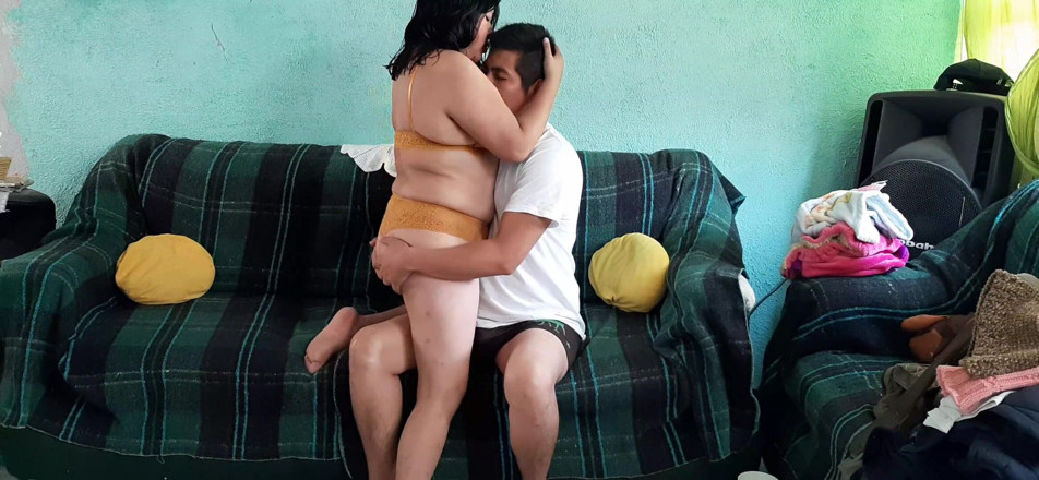 Oriane_Suck_Roses: Teyzemin orada olmamasından faydalandık, çok lezzetli sikiştik