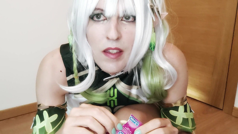 Leona Incubo: Nahida cosplayer berijdt een dildo totdat ze klaarkomt