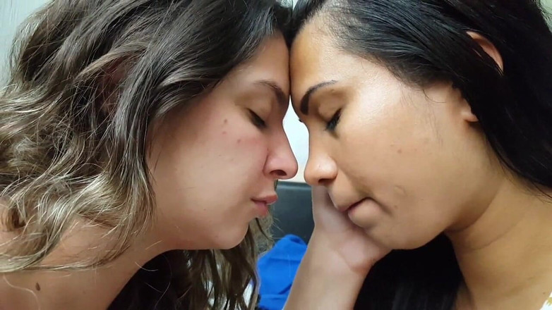 FetishKing: Hot Kisses Real Girlfriends