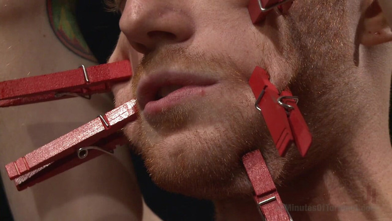 30 Minutes of Torment: Aşırı su işkencesi ve kötü ejderha dildo