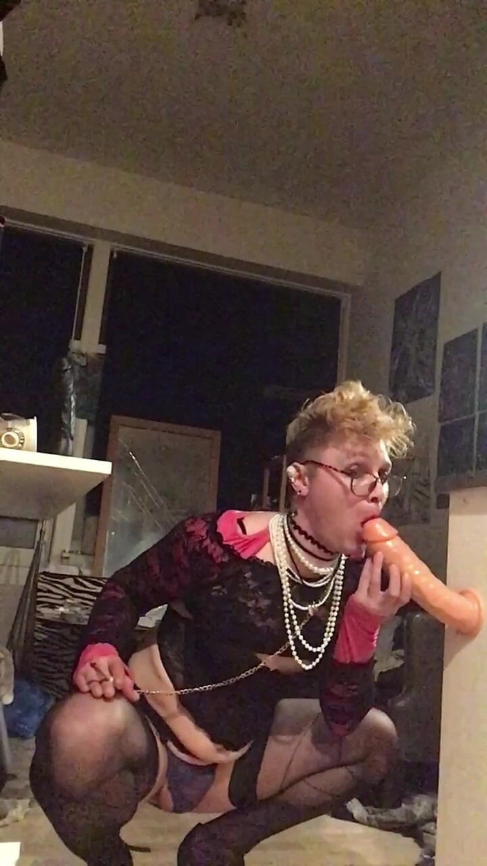 Sissy Cindy Slut: Odsłonięta maminsynek dziwka spuści