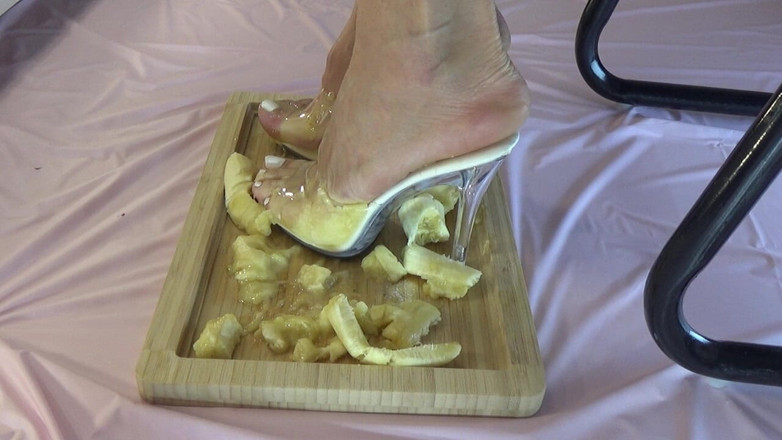 AnnaBUST: Aku naksir pisang dengan kaki jenjangku yang aduhai dengan sepatu...