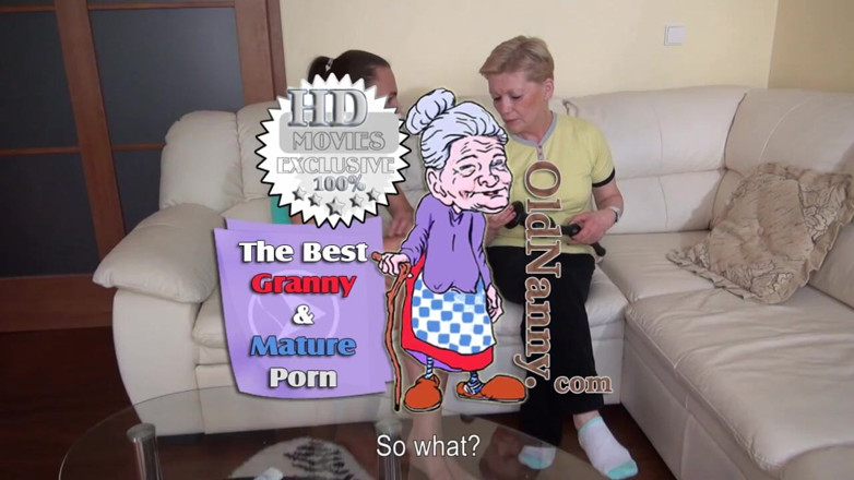 Old Nanny: Słodka nastolatka chce spróbować Dildo z jej dziewczyną