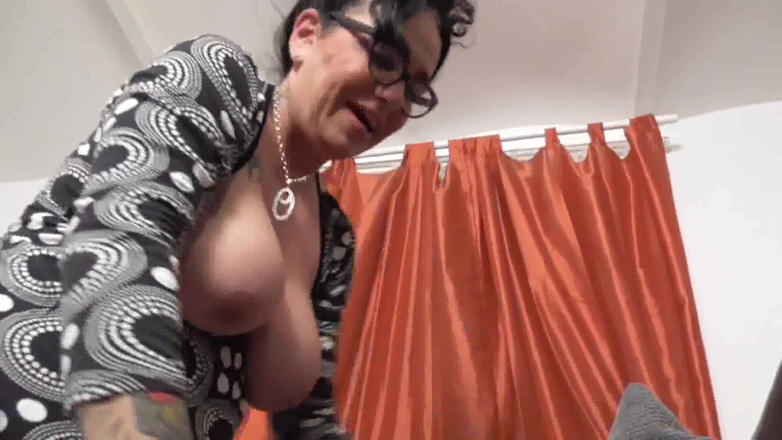 Femdom Austria: Stifling her slave on the couch