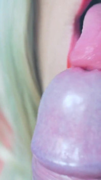 Pompino con il rossetto rosso