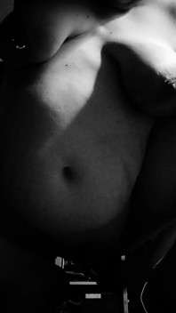Princesa Gorda Llega Al Clímax En Sombra - Grandota Con Consolador Anal B &w