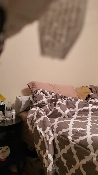 Realvids: O marido dela está no trabalho e ela está trabalhando