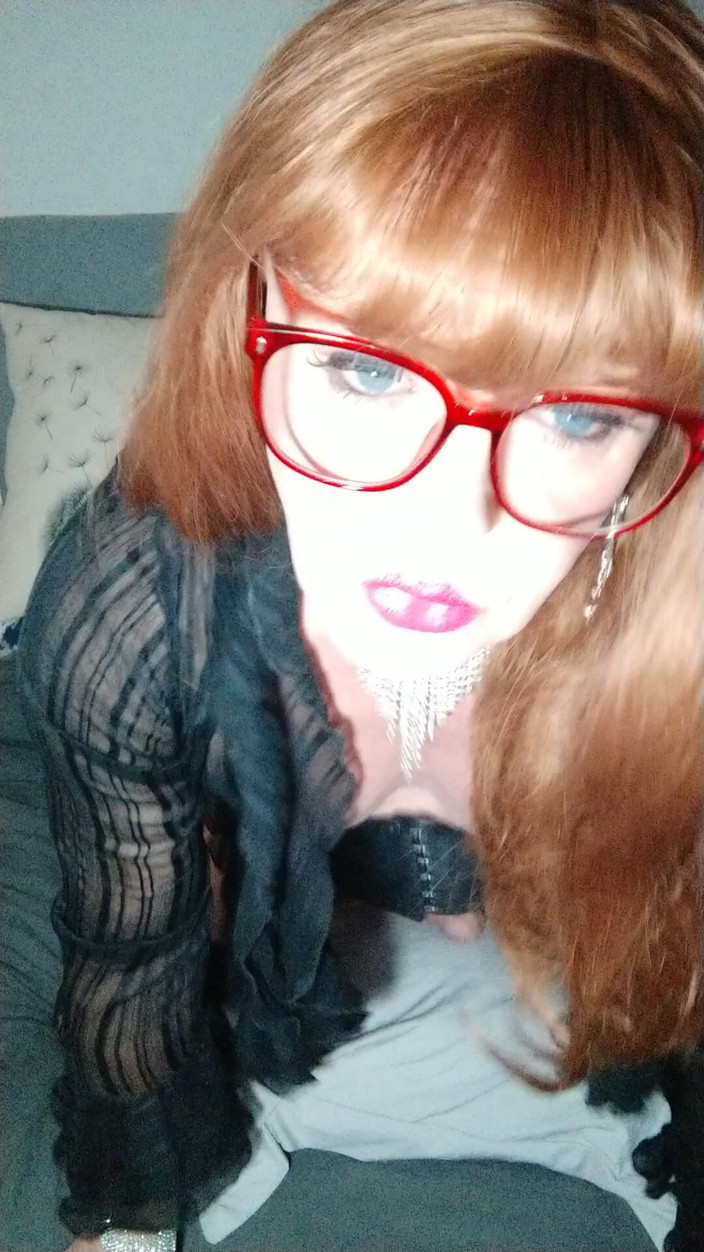 Emma Browne: Pillow hump crossdresser