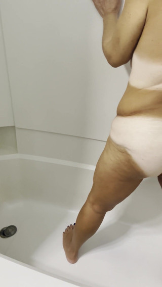 Sweet Marie: Undressing and peeing in the tub