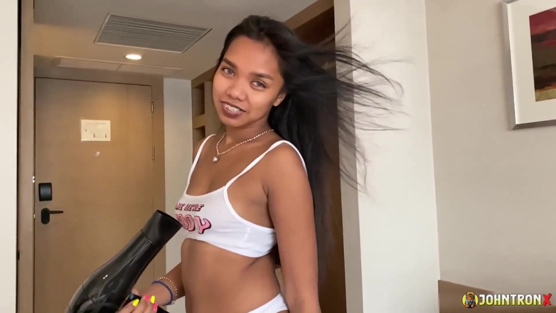 John Tron X: Johntronx - Picture-perfect Thai Amateur Babe Gets Banged in the Pool