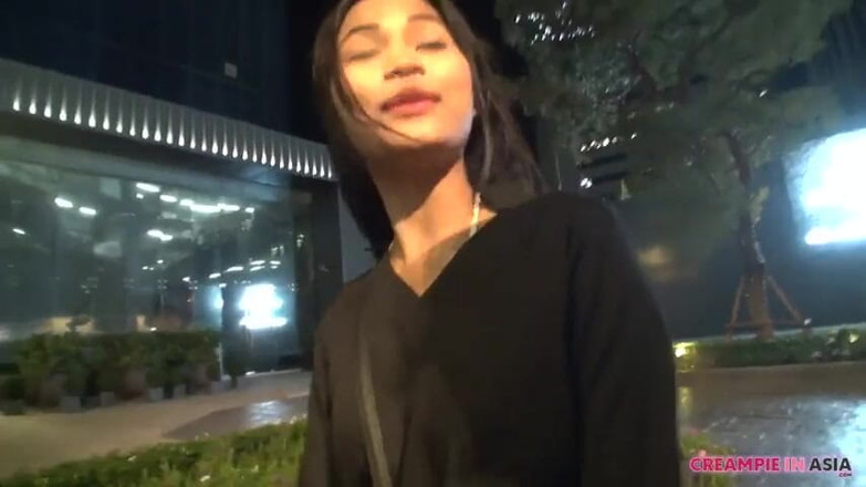 Creampie In Asia: Чудове тіло, як модель, і красива коричнева шкіра, вона любить секс, такий агресивний, без презерватива, кремпай