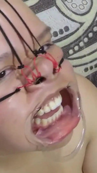 胖美女束缚脸与精液在它