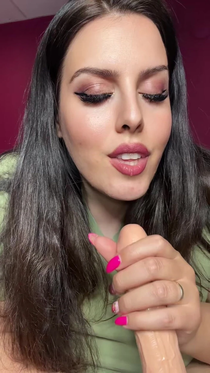 Young_strawberry: Stepmommy Say:your Hand Is Hurt Let Stepmommy Jerkoff You