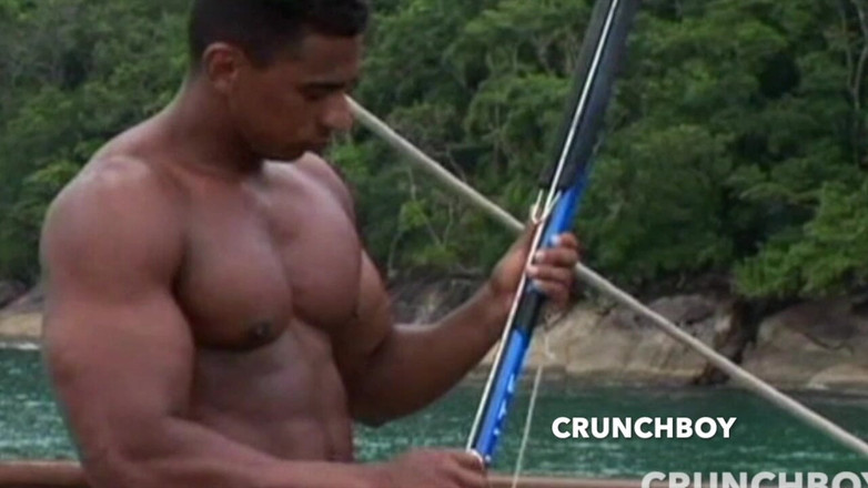 Bareback porn with straight boy: Deux garçons latinos sexy baisent sans capote sur une plage...