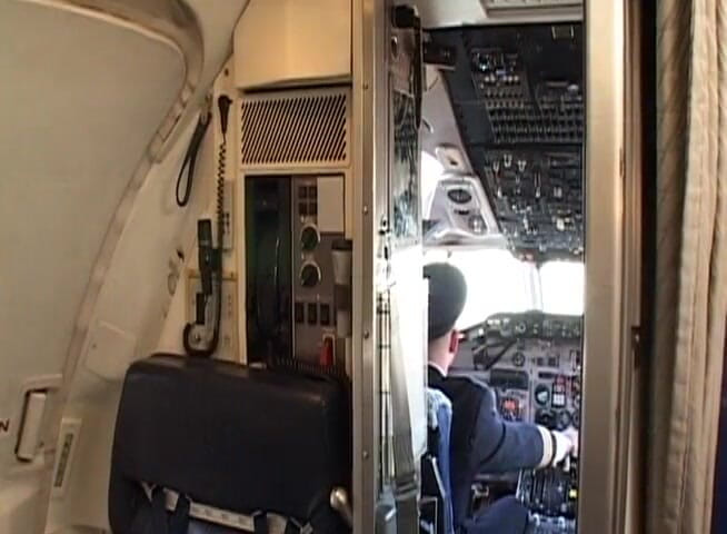 Analiscius: Impresionante morena follada por el piloto de avión