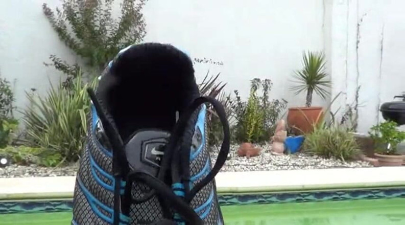 Sneaker gay: Pelatihan jalang bau kaki dan sepatu kencur ekstrem