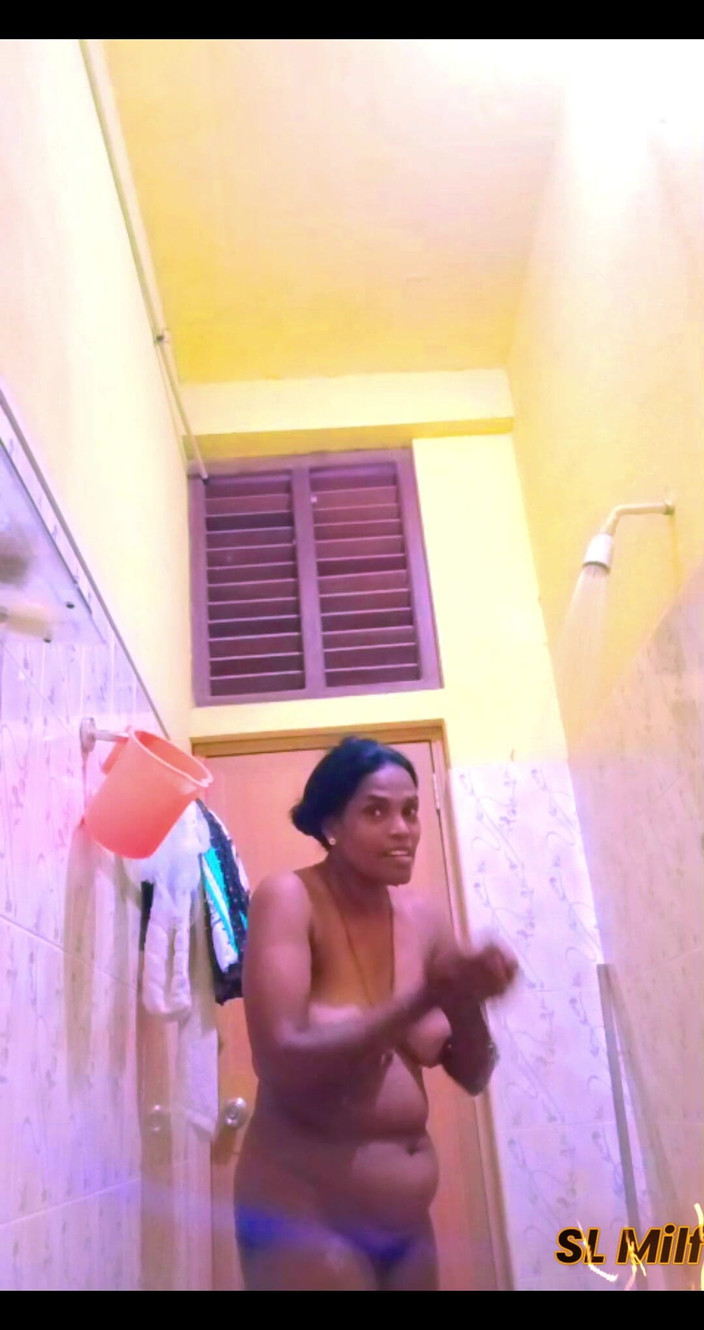 JANAKI: Chào tôi đang ở trong phòng tắm